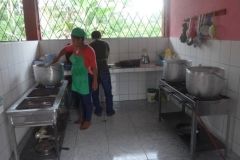 In der Schulküche - En la cocina de la escuela